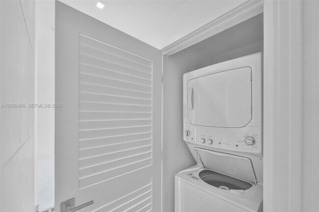 Building Photo - 301 Altara Ave