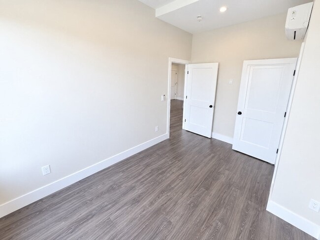 Building Photo - 64 Tolman St