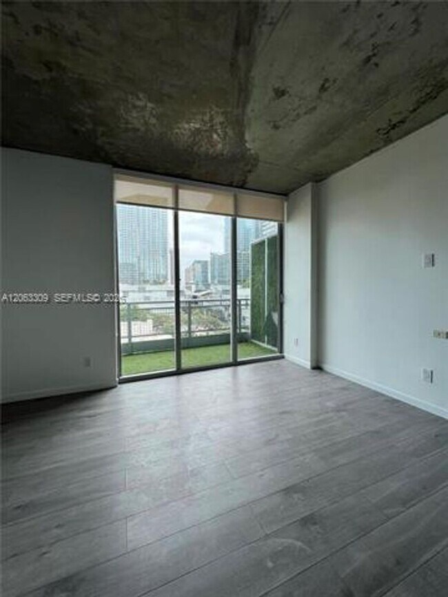 Building Photo - 690 SW 1st Ct