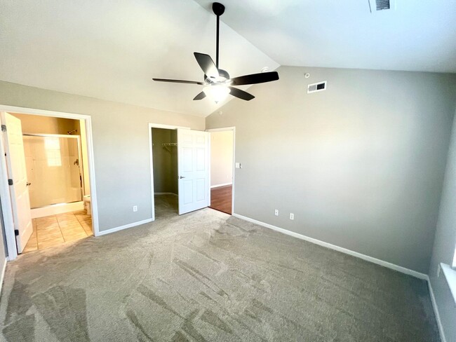 Building Photo - 2 Bedroom 2 Bath Condo!!  Great Location!!...