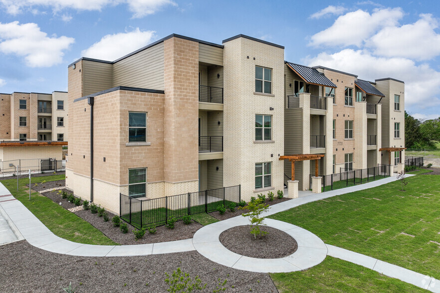 Primary Photo - Fort Worth Meadows Apartments