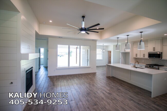 Building Photo - 17584 Salma Rd