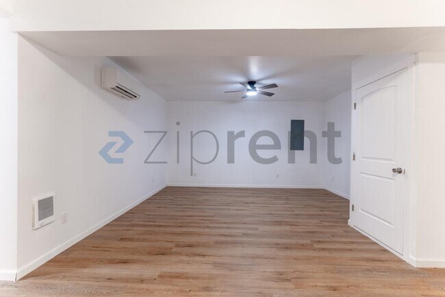 Building Photo - 307 E Thorn St