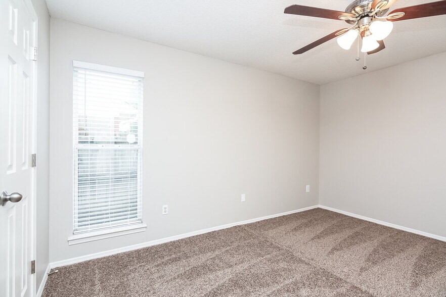 Building Photo - 10102 Williford Dr