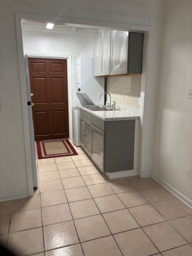 Building Photo - Recently Renovated 2BR/1BA Near FSU, FAMU & TSC – Only $950/Month!