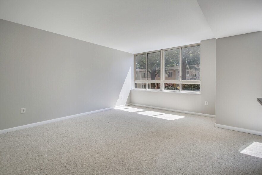 Building Photo - 350 G St SW