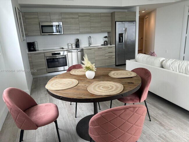 Building Photo - 121 NE 34th St