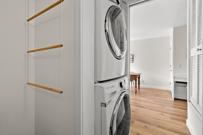 Building Photo - 3850 Bramble Ln