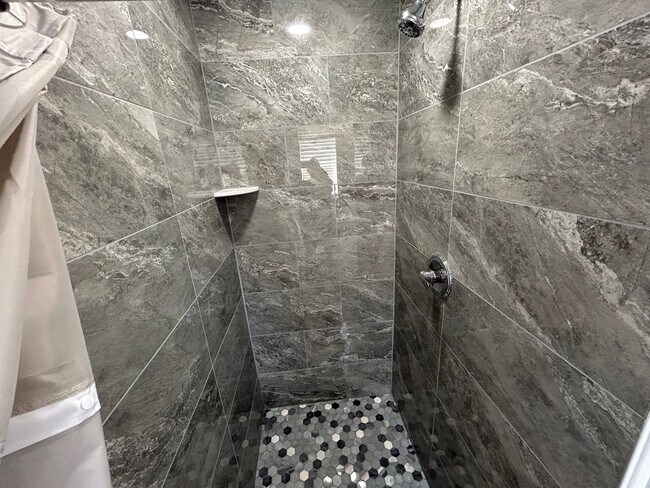 Building Photo - Fully upgraded home in Cedar Hills!