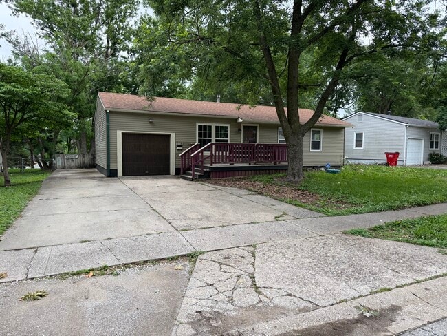 Building Photo - 1117 N Indian Ln
