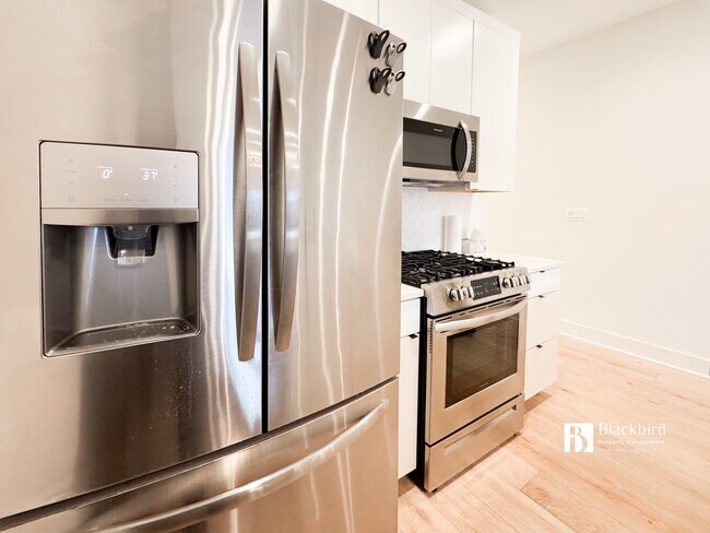 Building Photo - 1011 18th St NE