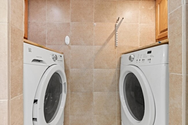 Building Photo - 3737 Loretto Rd