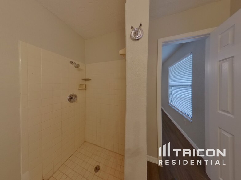 Building Photo - 483 Spruceview Dr