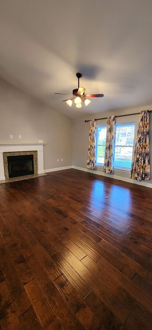 Building Photo - Location, Location, Location. 3 bedroom / 2 bath *Unfurnished* Available for 12 month lease