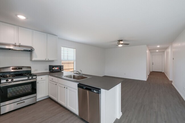 Building Photo - 4934 Legacy Trl
