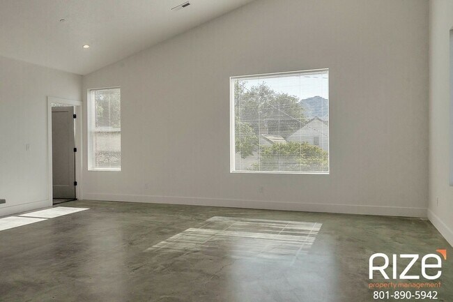 Building Photo - 3359 S 900 E