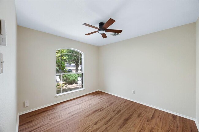 Building Photo - 1225 Tudor House Rd