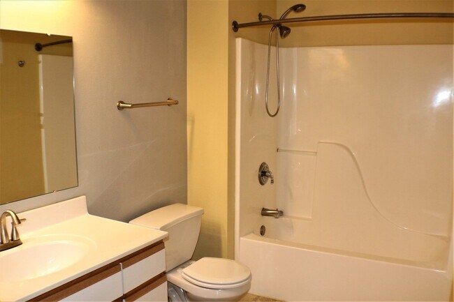 Building Photo - $1,175 | 2 Bedroom, 1 Bathroom Condo | Pet...