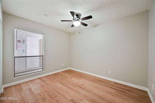 Building Photo - 11044 N 28th Dr