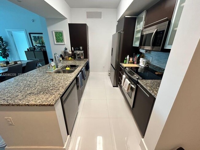 Building Photo - 951 Brickell Ave