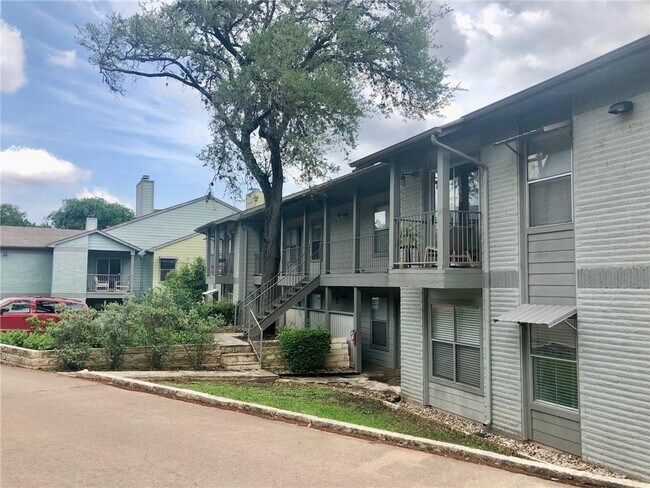 Building Photo - 3204 Menchaca Rd