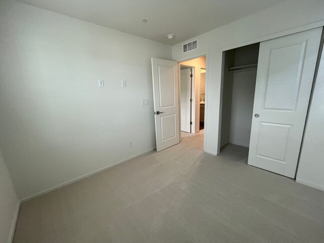 Building Photo - Brand New Home in Mosaic