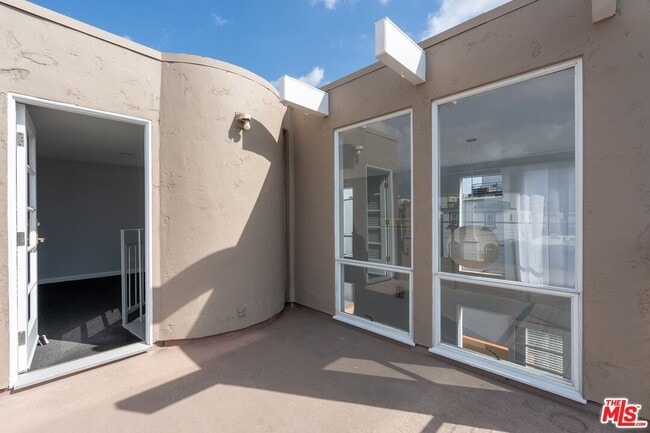 Building Photo - 110 Fleet St