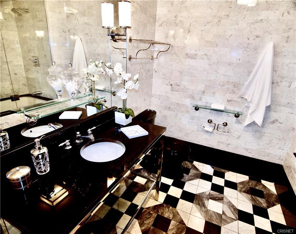 Primary bath - 849 S Broadway