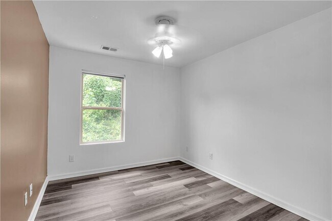 Building Photo - 2827 Creek Bottom Ct