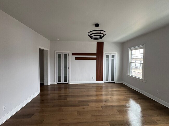 Building Photo - 241 Main St