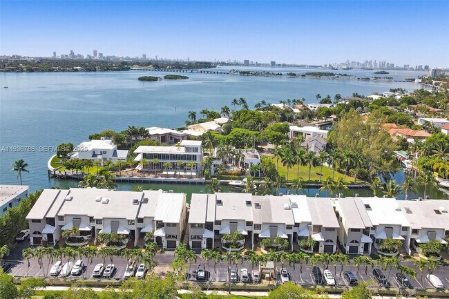 Building Photo - 2676 NE 135th St