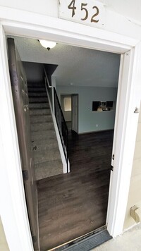 Building Photo - 452 N 18th Ave