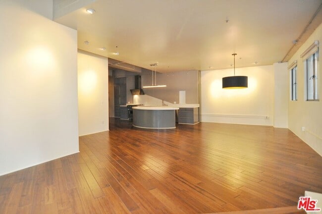 Building Photo - 849 S Broadway