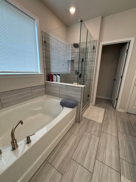 Building Photo - 719 Saffron Blvd