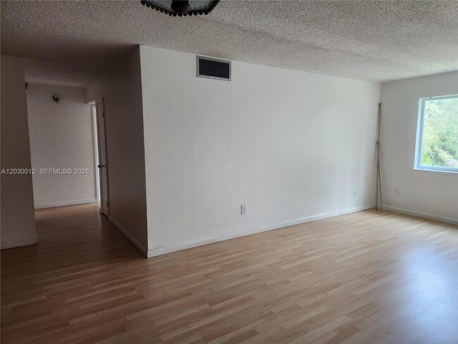 Building Photo - 14820 Naranja Lakes Blvd