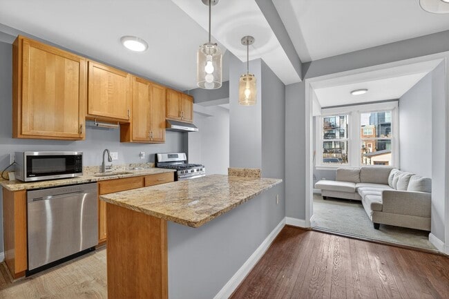 Building Photo - Gorgeous 4br/2ba in Brookland!