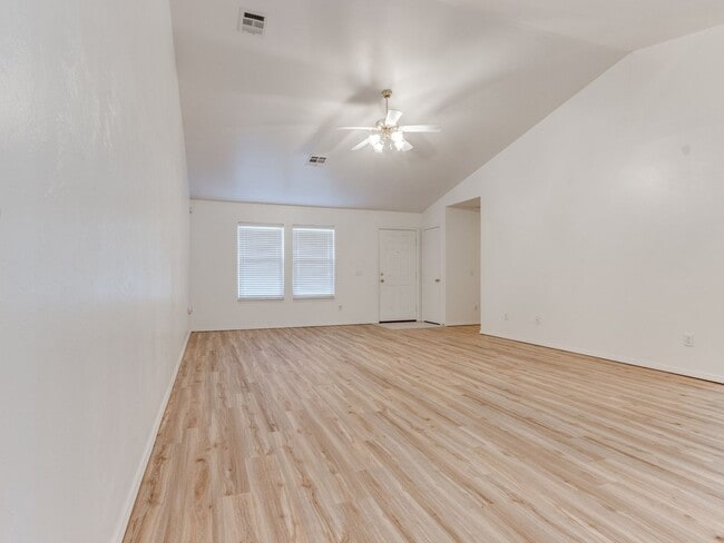 Building Photo - Charming 3 Bed, 2 Bath Home for Rent in Norman!