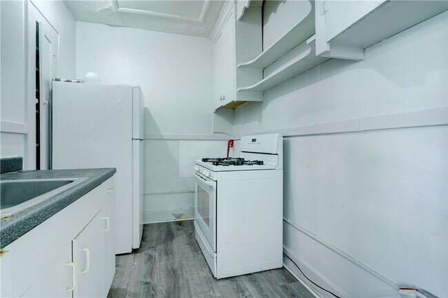 Building Photo - 85 Mapledale St