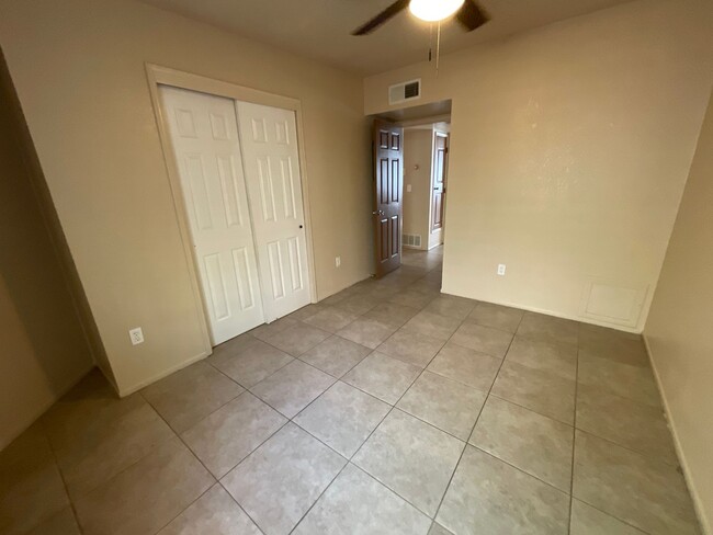 Building Photo - Central Tucson, close to University of Ari...