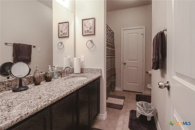 Building Photo - 802 Valentino Dr