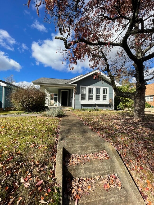 Building Photo - 1947 Emoriland Blvd