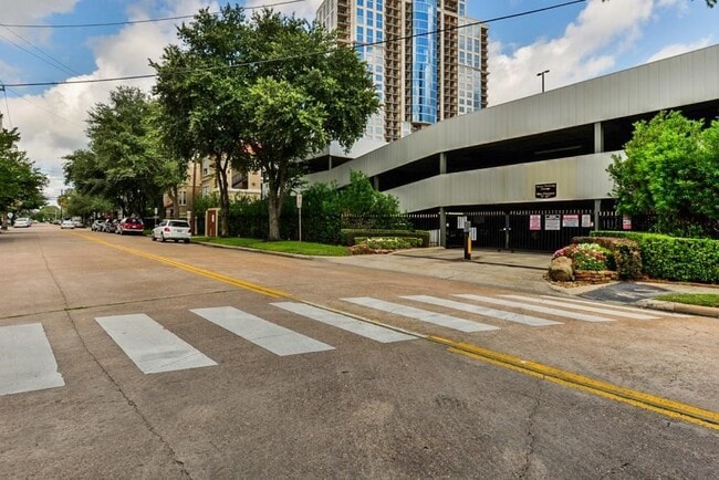 Building Photo - 3231 Allen Pkwy