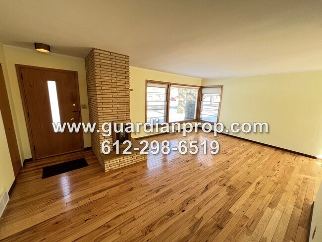 Building Photo - Updated House on Large Corner Lot for September, Attached Garage, Remodeled Kitchen, Amazing 3 Se...