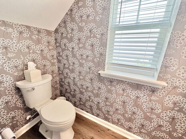 Building Photo - 28 Pomona Cir