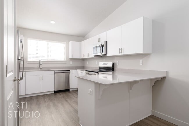 Building Photo - Brand New  2 Bedroom, 1 Bathroom Condo in Red Vista Condominiums