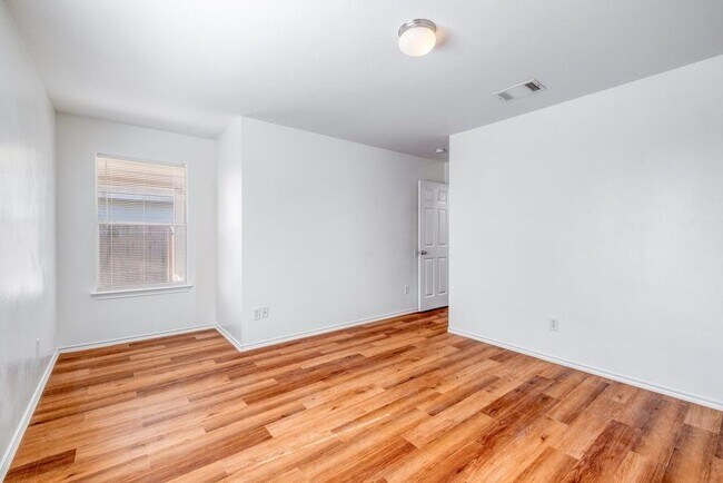 Building Photo - 3415 Crownover St