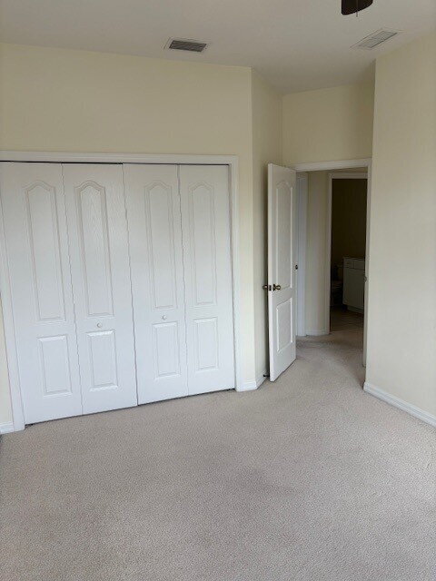 Building Photo - Close to Town Center and Shopping