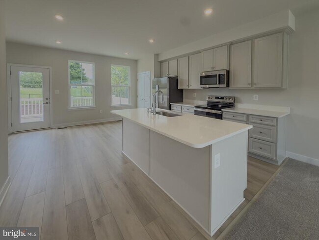 Building Photo - 6737 Shelton Ln
