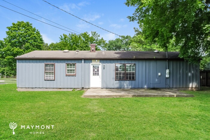 Building Photo - 2115 Fernbrook Dr NE