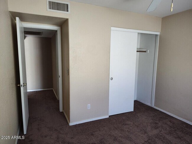 Building Photo - 11203 W Lawrence Ln
